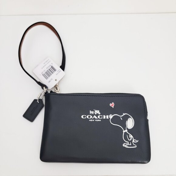 Coach Peanuts Limited Edition Snoopy Corner Zip Wristlet Black NWT - Picture 1 of 6